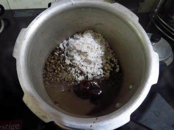 Sweet black gram sundal preparation step