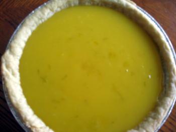 lemon meringue pie preparation